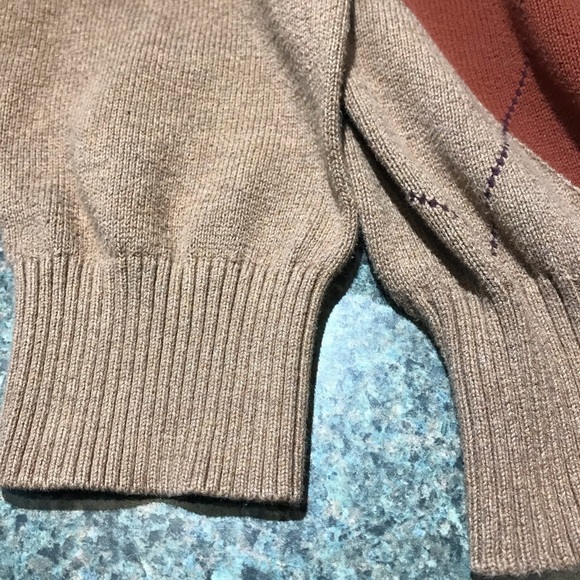 Izod size Medium sweater - Picture 9 of 9